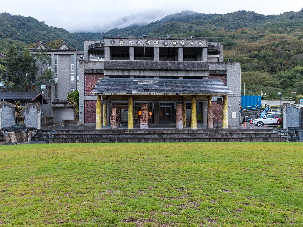 海端鄉布農族文化館外觀;鸞山部落同屬布農族,兩地都在縱谷西側山腳