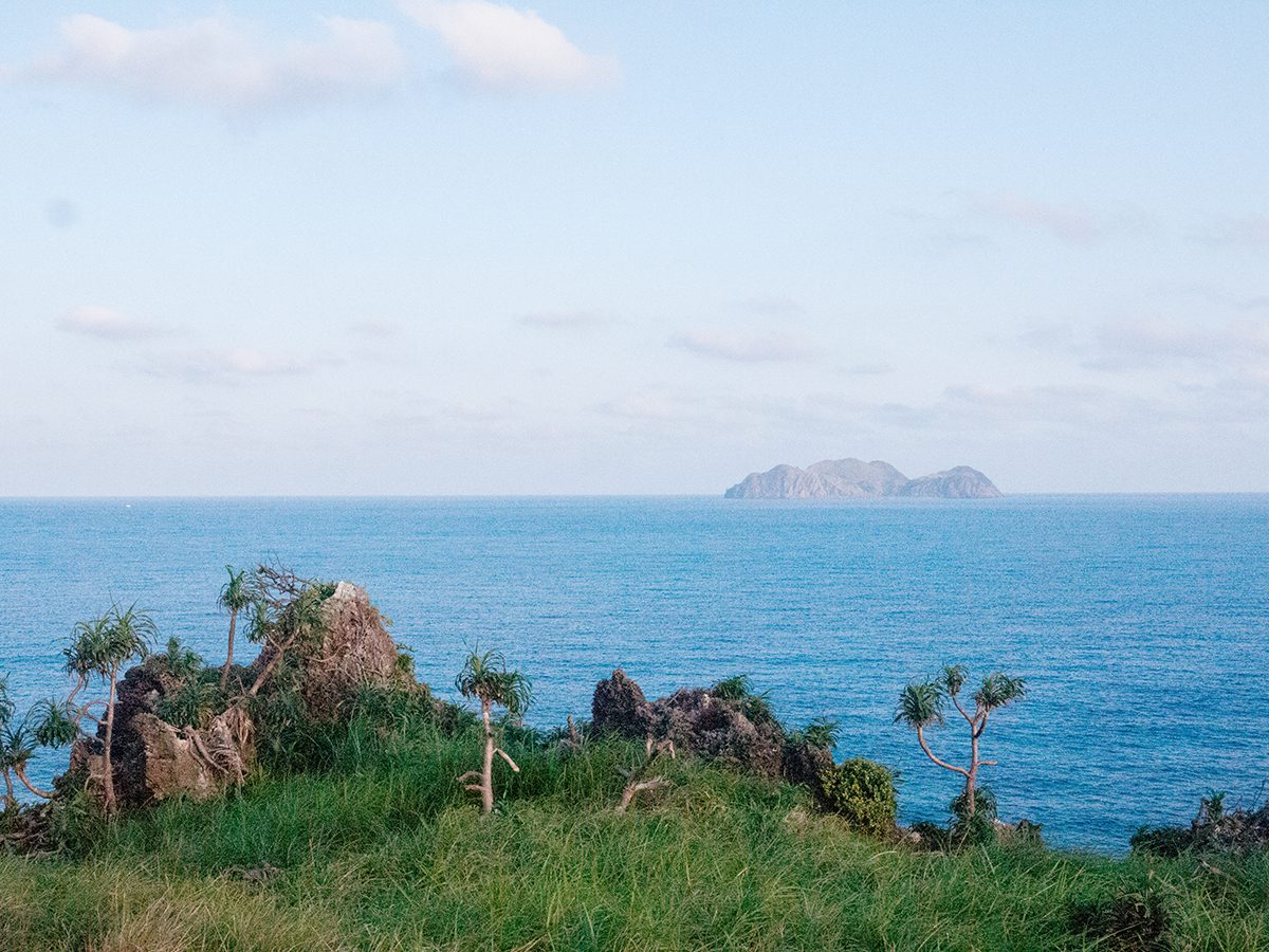 蘭嶼青青草原的草坡與海
